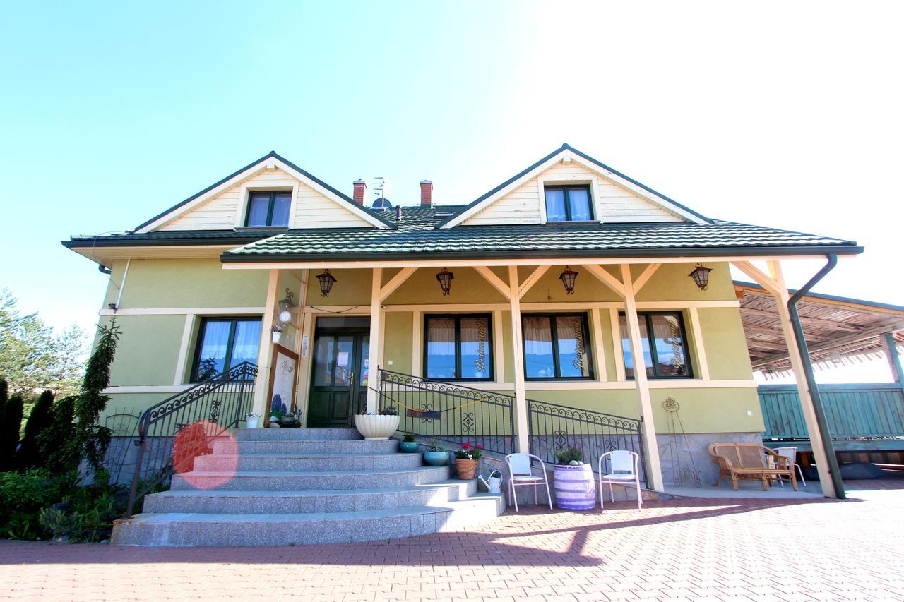Penzion A Restauracia Lavender Motel Poprad Exterior photo